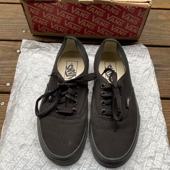 black authentic vans size 4